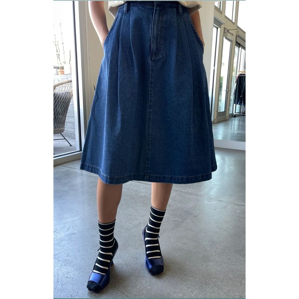 Le Bon Shoppe Blue Denim Farm Girl Skirt Pleated Midi A-Line Minimalist SM